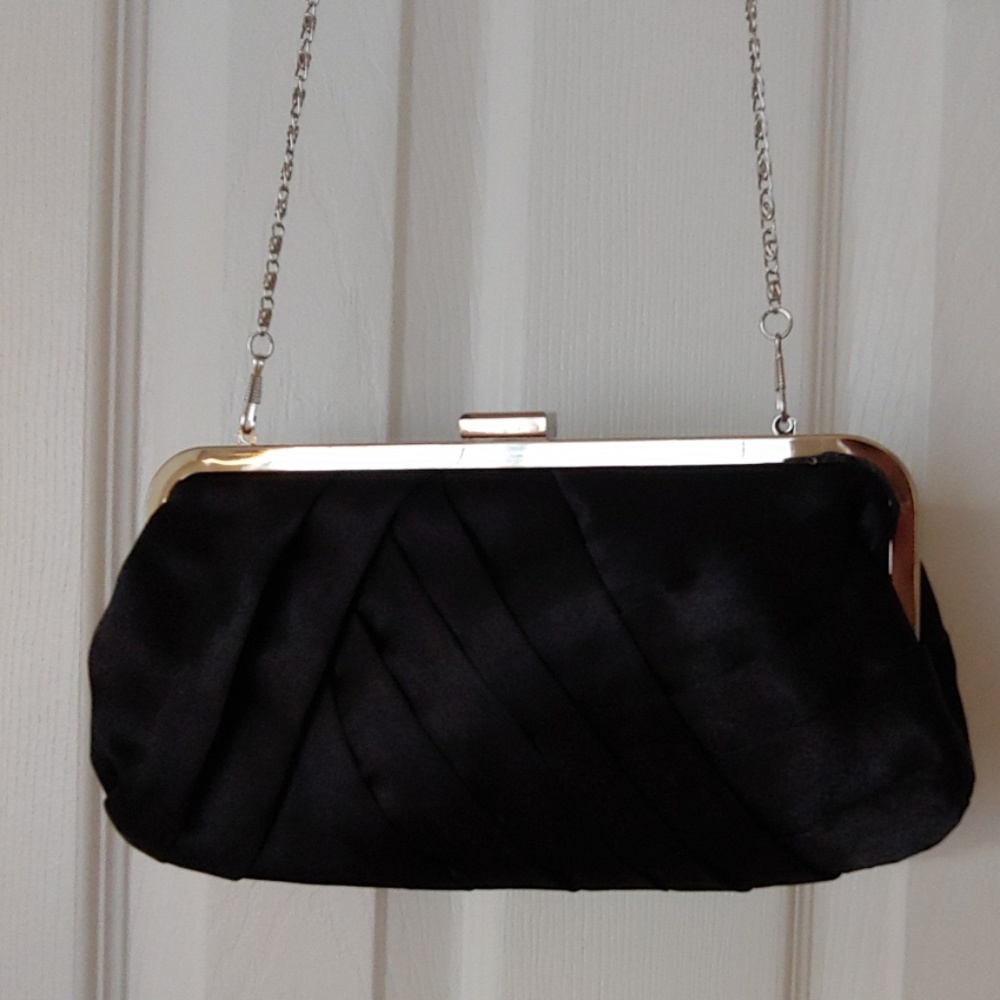 Black clutch